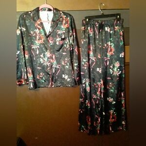 NWOT Victoria's Secret Small gorgeous & Sexy Black Satin Classy Pajama Set Black